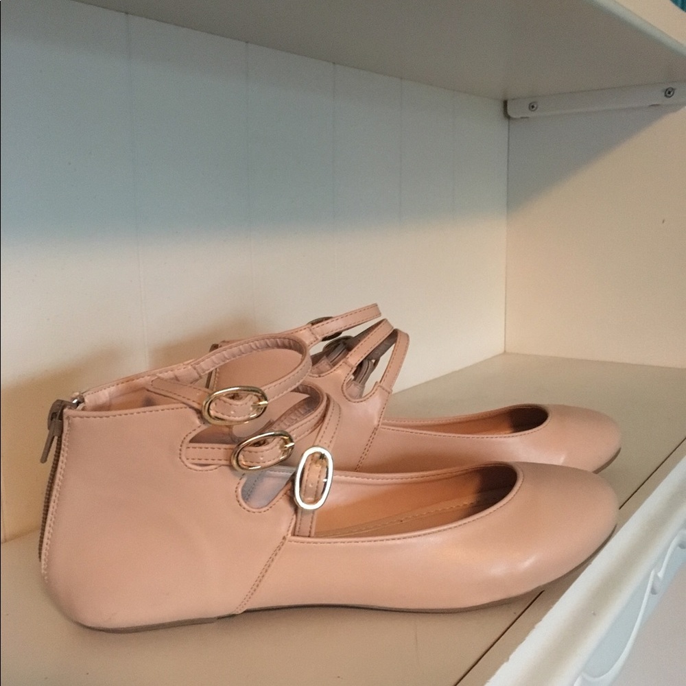 Flat shoes